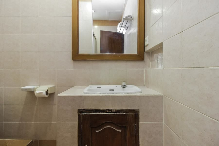 RedDoorz Plus near GBK Senayan, West Jakarta