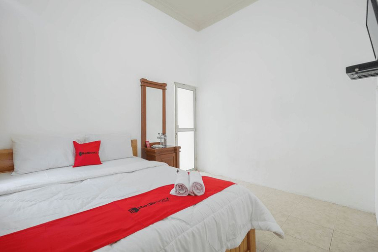 Bedroom 5, RedDoorz Syariah near Watervang Lubuk Linggau 2, Lubuklinggau