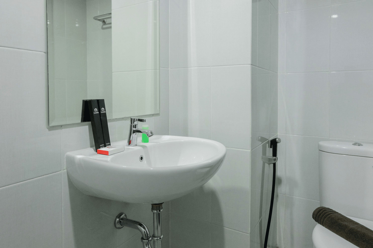 Contemporary Studio Room at Casa De Parco Apartment By Travelio, Tangerang Selatan
