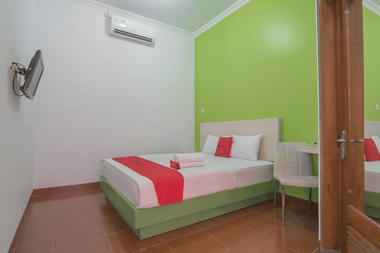 Bedroom 5, RedDoorz Plus near Alun Alun Kuningan, Kuningan