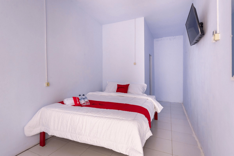Bedroom 1, RedDoorz Syariah @ Bondowoso City Center, Bondowoso