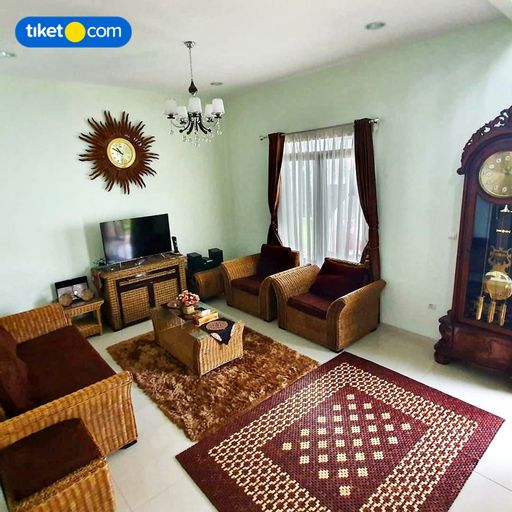 Villa Kensington Bandung 3 Bedrooms 15-Paxs, Bandung
