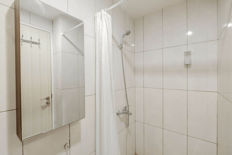 Bedroom 5, Cozy Studio Apartment at Grand Kamala Lagoon By Travelio, Bekasi