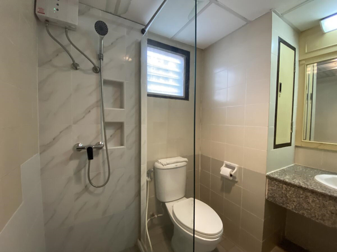 Bathroom 5, Jumbotel Hotel, Lak Si