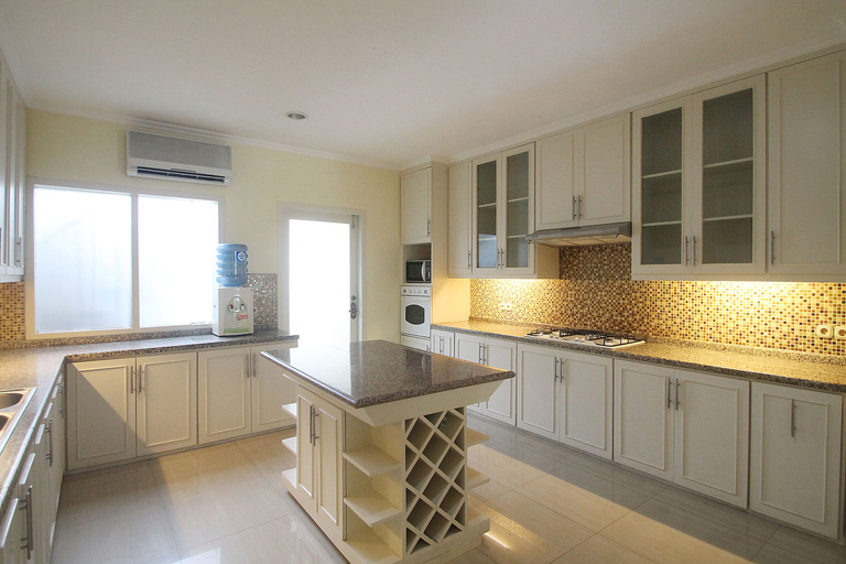 Dining Room 4, Villa Siaga Raya 77 Pejaten by Aparian, South Jakarta