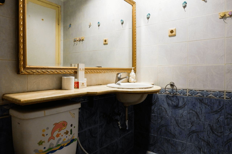 Bedroom 5, Spacious 1BR Apartment at Taman Beverly By Travelio, Surabaya