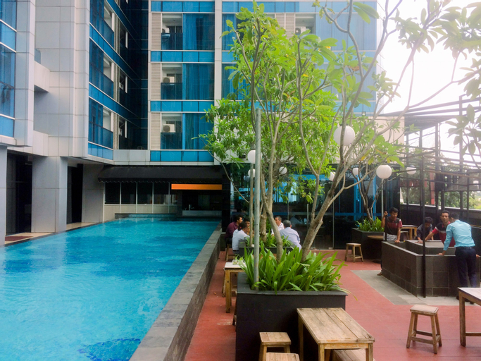 Cozy with Modern Design Studio Apartment at Tamansari The Hive By Travelio, East Jakarta