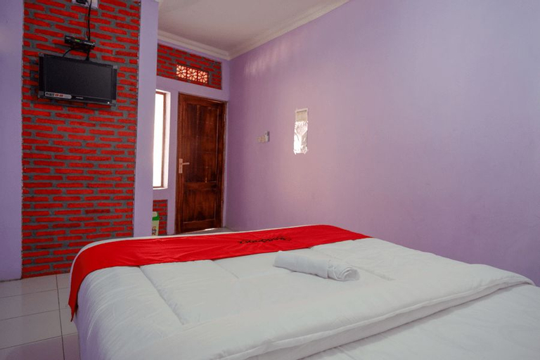 Bedroom 5, Formerly RedDoorz near Goa Jatijajar 2, Kebumen
