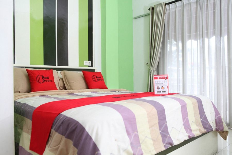Bedroom 1, RedDoorz Plus @ Talaga Bodas, Bandung