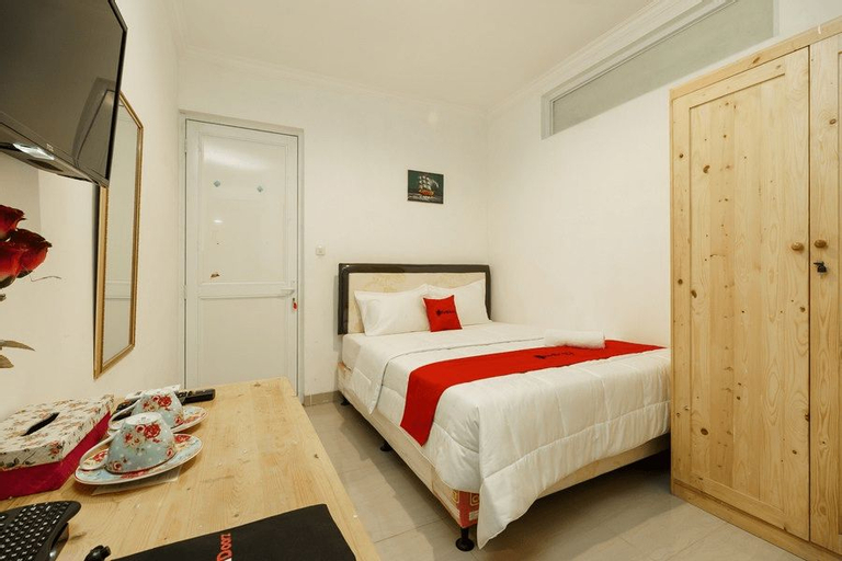 RedDoorz Syariah Plus near Pancoran 2, South Jakarta