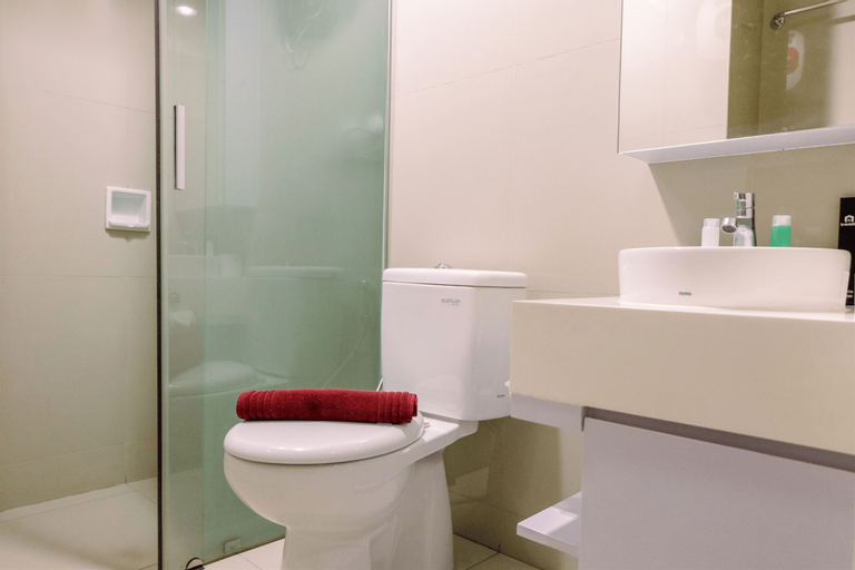 Bedroom 3, Comfortable 1BR Tree Park Apartment By Travelio, South Tangerang