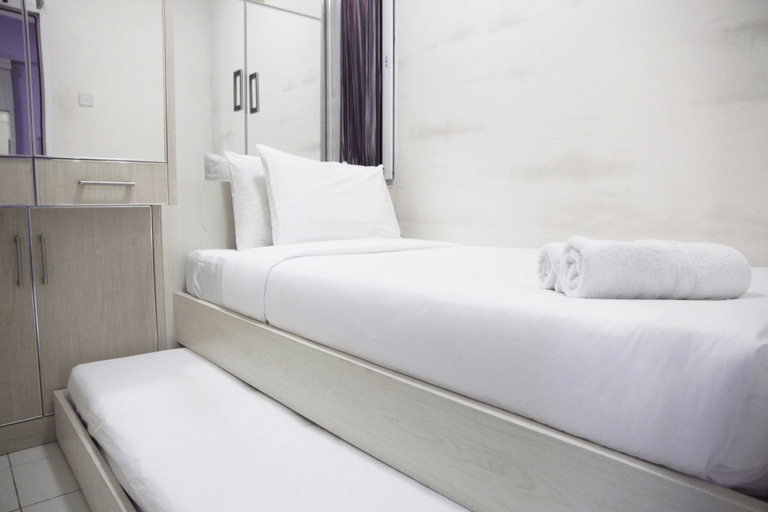Bedroom 4, Comfortable 2BR Mutiara Bekasi Apartment By Travelio, Bekasi