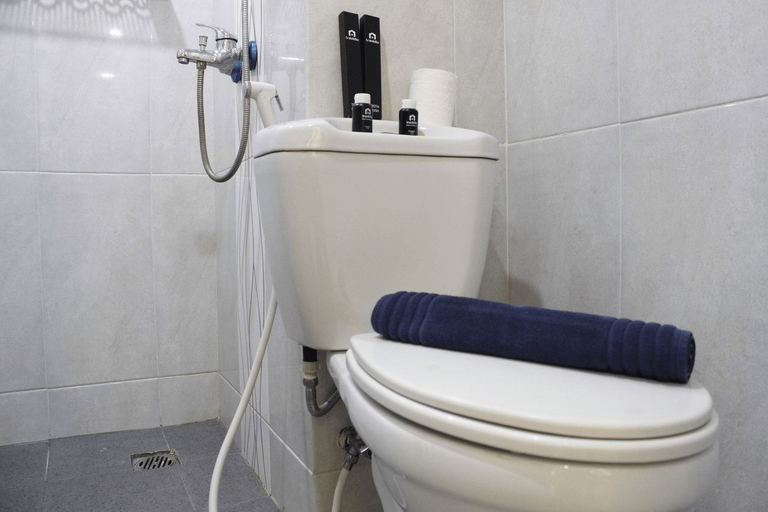 Bathroom 5, Simply Studio Room The Jarrdin Cihampelas Apartment By Travelio, Bandung