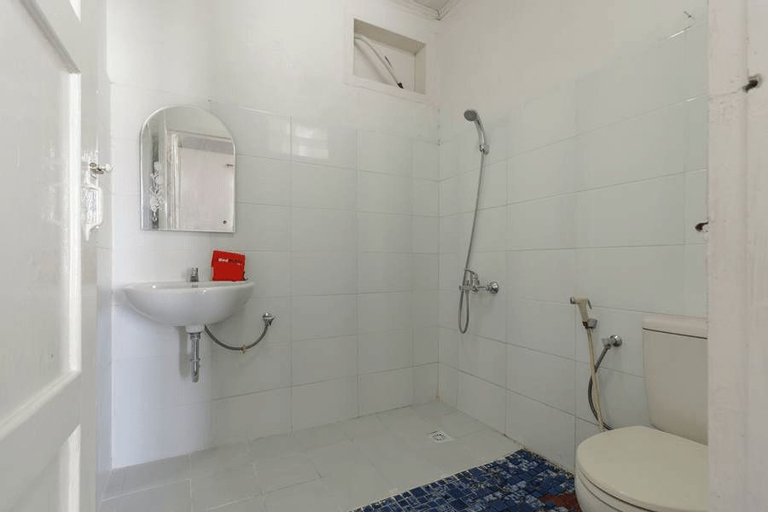 Bedroom 4, RedDoorz Syariah near Universitas Negeri Padang, Padang