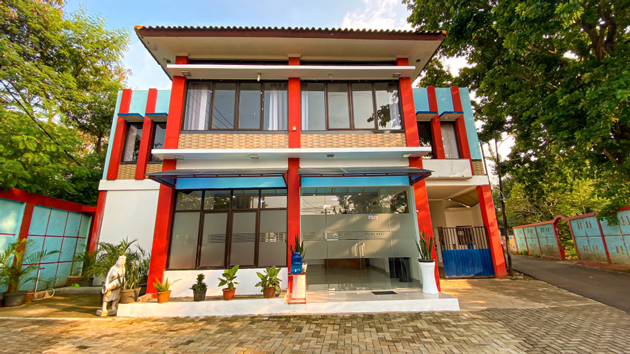 Exterior & Views