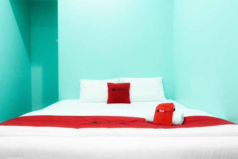 Bedroom 4, RedDoorz Near Gajah Mada Street Semarang, Semarang