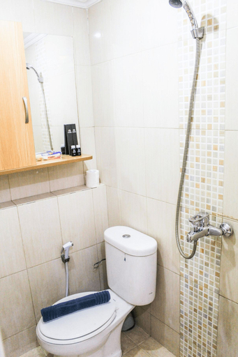 Bedroom 4, Comfortable and Fully Furnished 1BR Green Pramuka Apartment By Travelio, Central Jakarta
