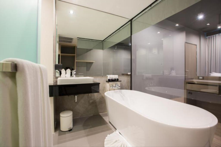 Bathroom 13