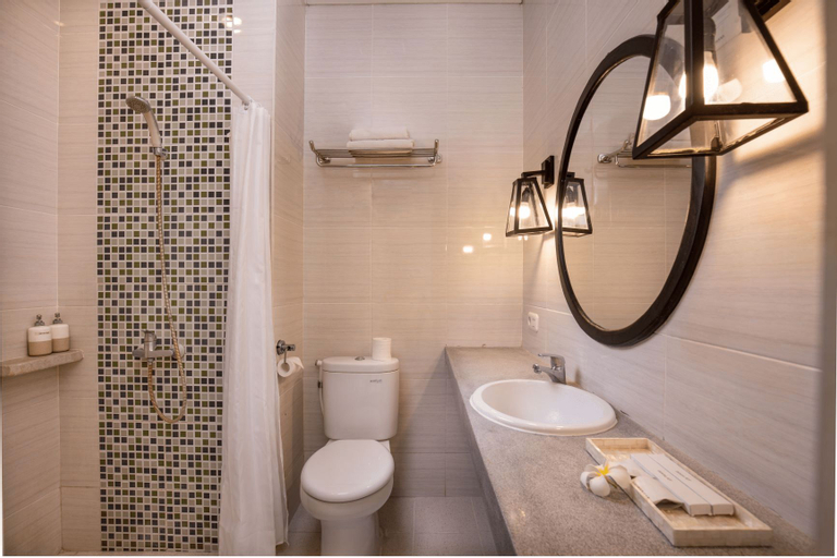 Bathroom 16