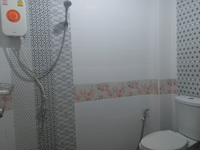 Bathroom 4, Chawalee Place, Sung Noen