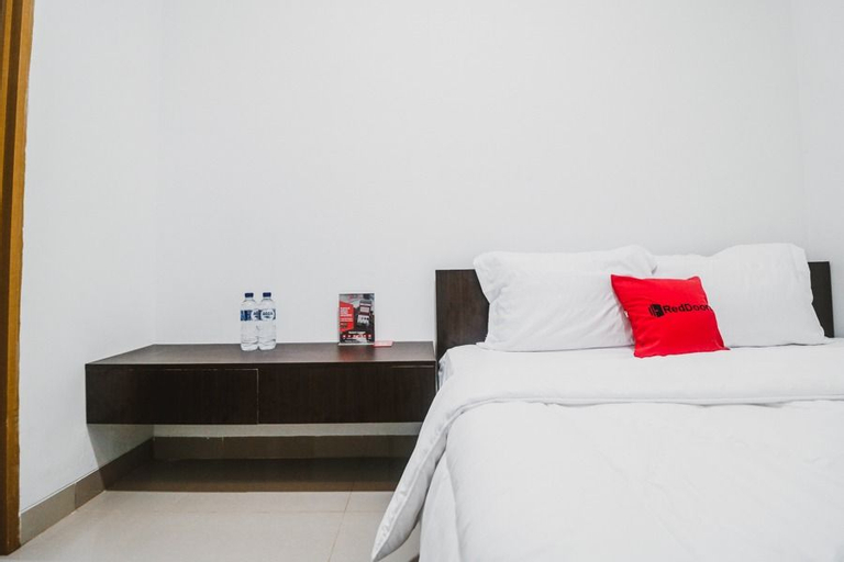 RedDoorz Syariah @ Limo Depok, Depok
