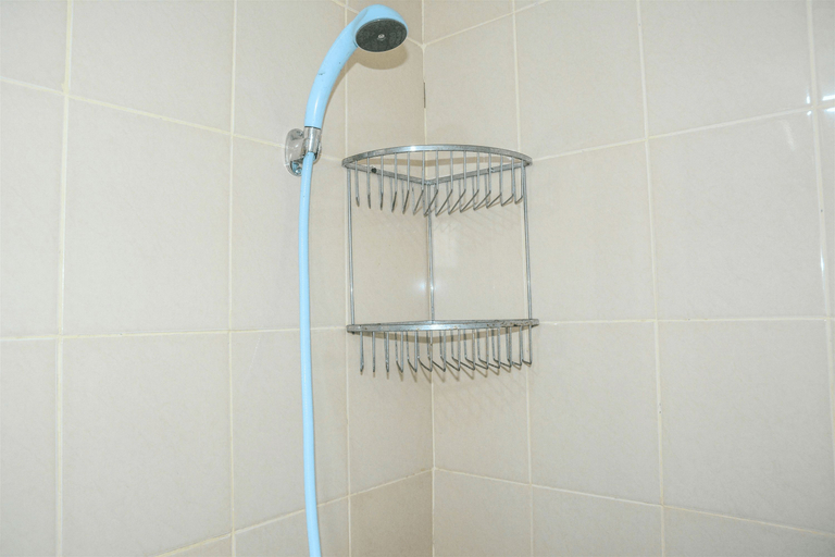 Bathroom 5, Modern 2BR Puri Park View Apartment Near Lippo Puri By Travelio, Jakarta Barat