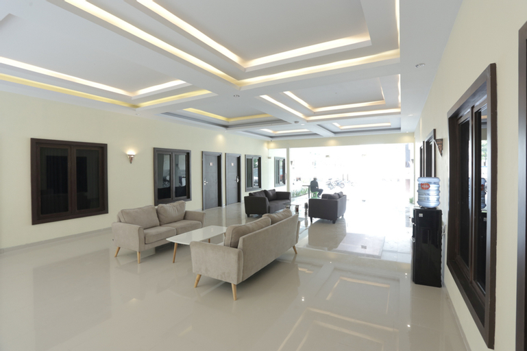 Public Area 5, RedDoorz Plus near Solo Paragon Mall, Solo