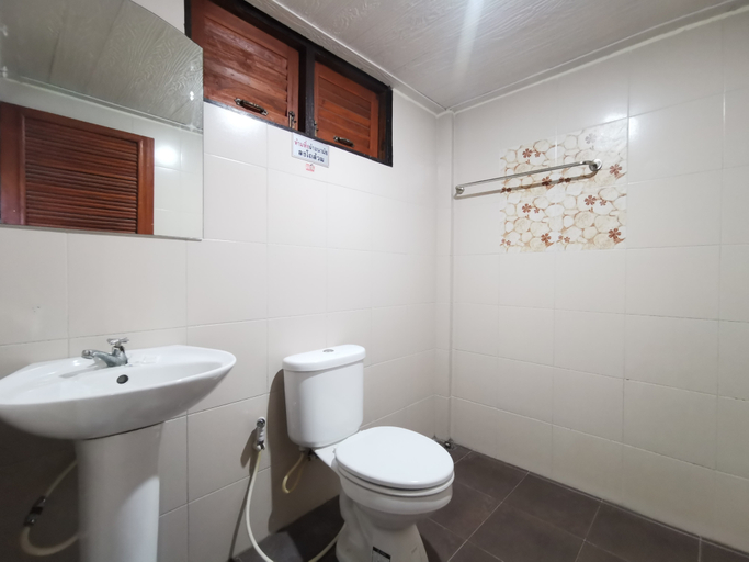 Bathroom 5, Baan Lanna Resort, Muang Chon Buri