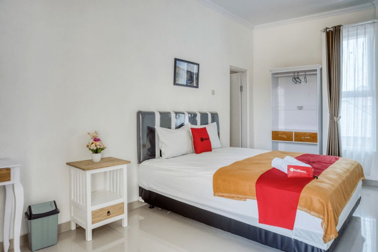 Bedroom 2, RedDoorz Syariah near Taman Pelangi Monjali, Yogyakarta