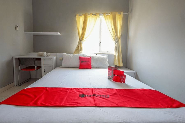 Bedroom 3, RedDoorz near Solo Square 3, Solo