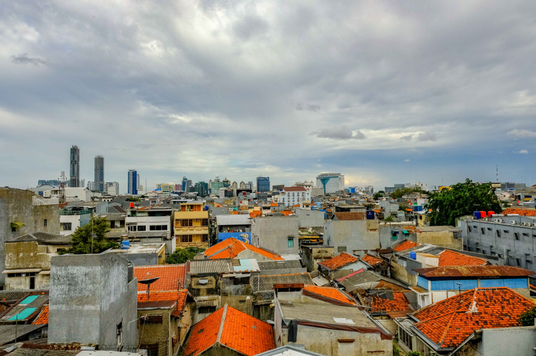 Exterior & Views 8