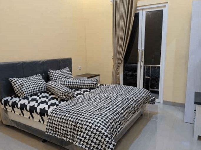 Bedroom 2, Villa Golden Pinus 9 Bedroom, Malang