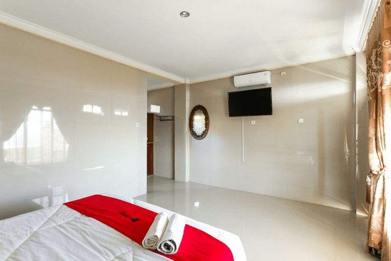 Bedroom 4, RedDoorz near Parangtritis Beach, Bantul