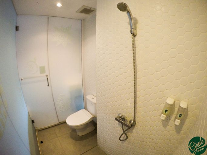 Bathroom 7