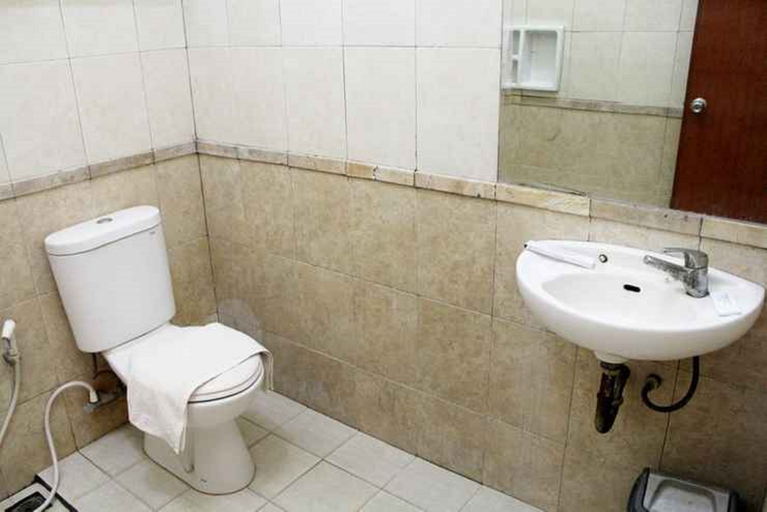 Bathroom, Grand Cepu Hotel, Blora