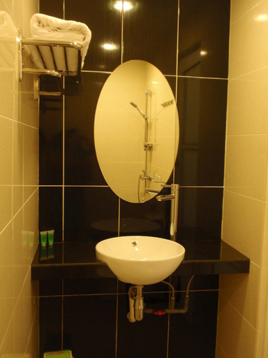 Bathroom 5, Hotel Star Moon, Malacca City