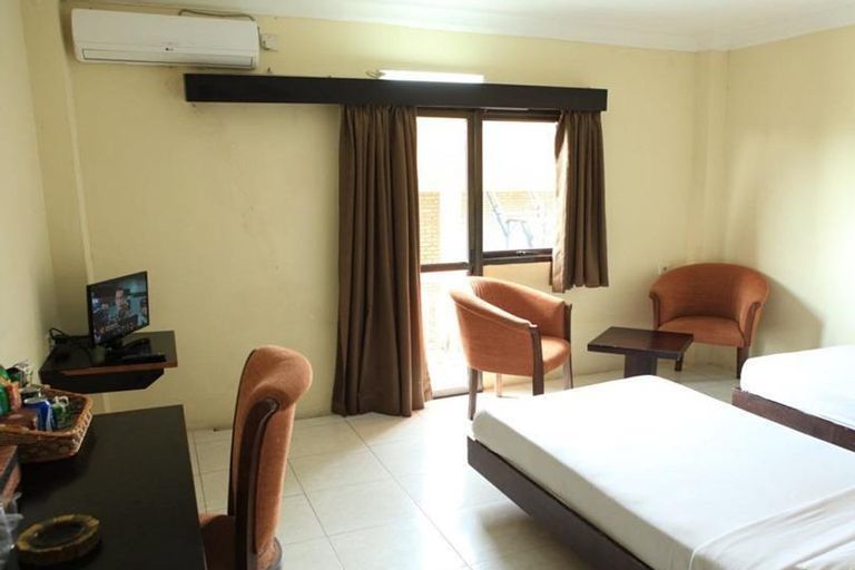 Bedroom 3, Pia Hotel Pandan Beach Resort, Central Tapanuli