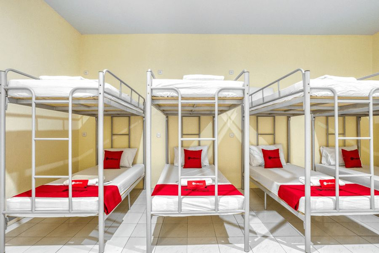 RedDoorz Plus near RSUD Dr. Pirngadi Medan 2, Medan