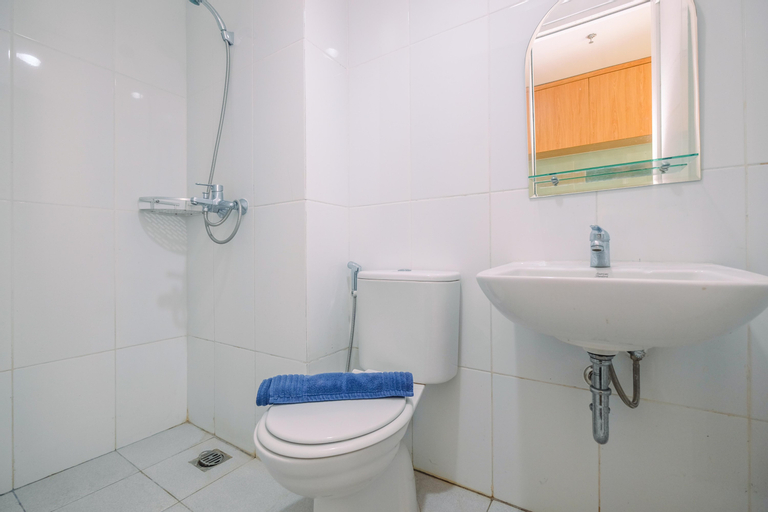 Bedroom 3, Modern Style Studio Tamansari Mahogany Apartment with City View By Travelio, Karawang