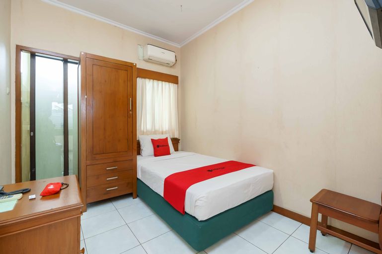 RedDoorz Plus near Kemang Raya, Jakarta Selatan