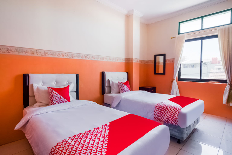 Bedroom 5, OYO 3225 Alinia Guest House, Padang