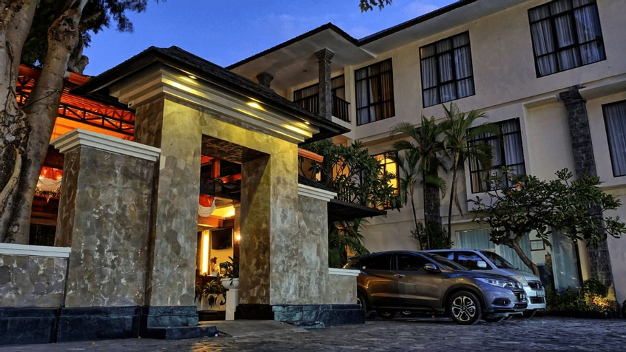 Exterior & Views 26
