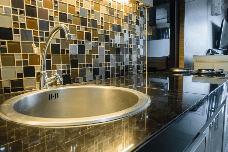 Luxurious 1BR At Dago Suites Apartment By Travelio, Bandung