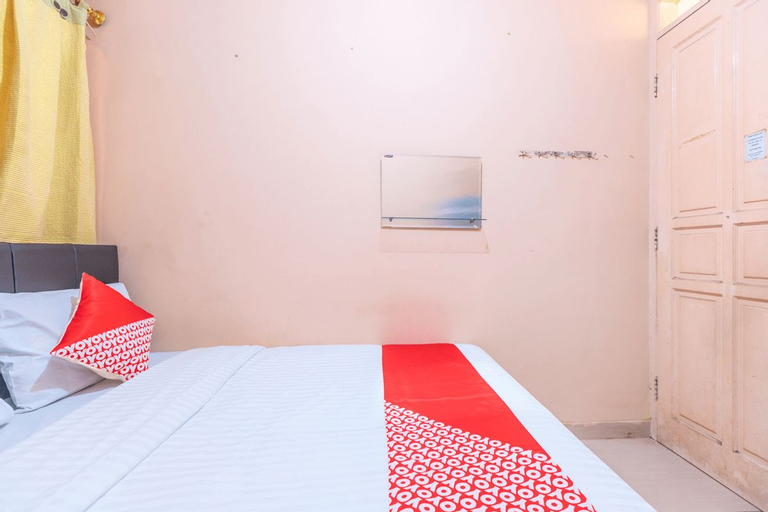 OYO 2765 Mulia Raja Kost Near Eka Hospital BSD, South Tangerang