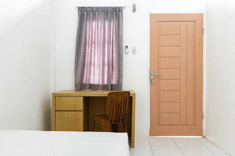 Bedroom 5, KoolKost near Wisata Purwahamba Indah Tegal, Tegal