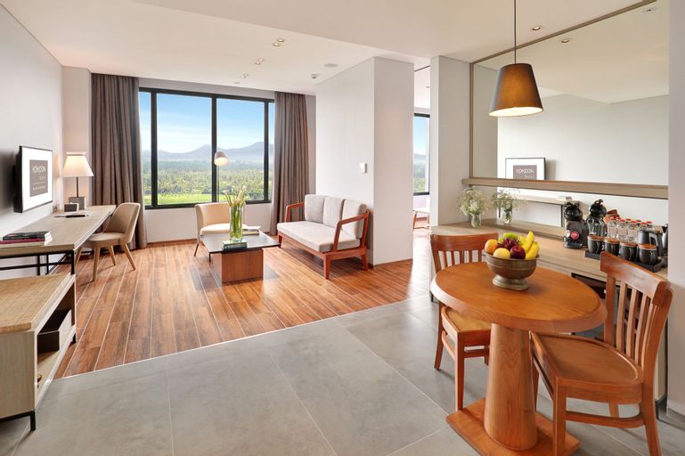 Dining Room 25