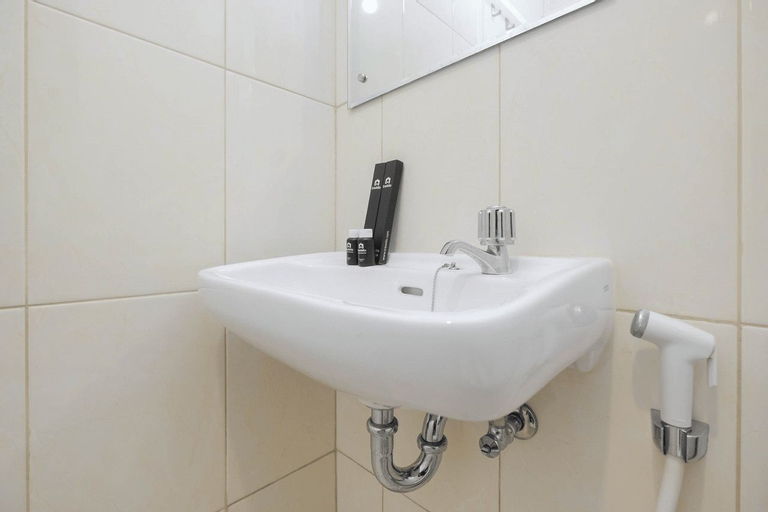 Bedroom 3, Newly Furnished 2BR Apartment at Springlake Summarecon By Travelio, Bekasi
