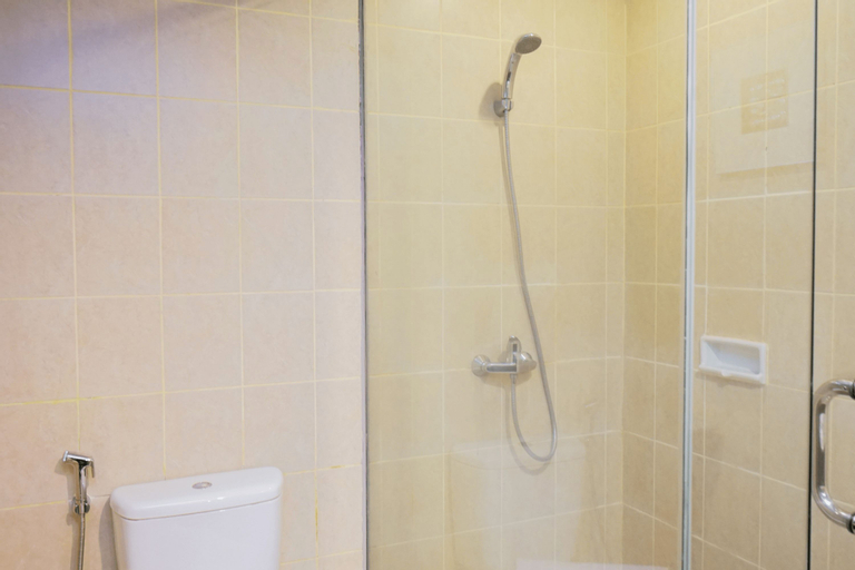 Ancol Marina 1BR Queen Bed Tower A By Travelio, North Jakarta