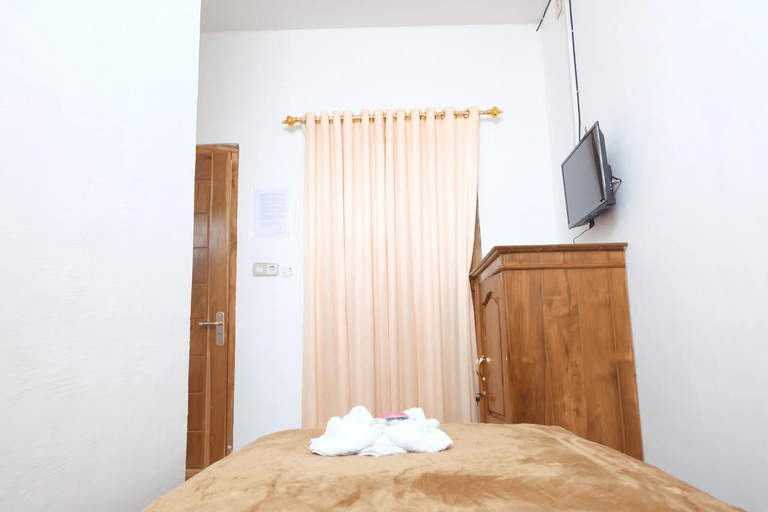 Bedroom 3, Sky Tower Hotel Labuan Bajo, West Manggarai
