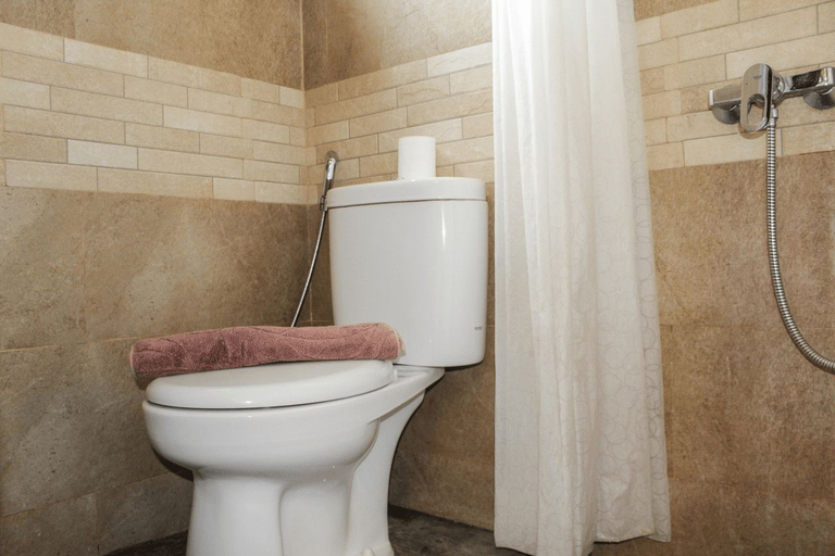 Bathroom 5, Comfortable 2BR The Oak Tower @ Gading Icon Apartment By Travelio, East Jakarta
